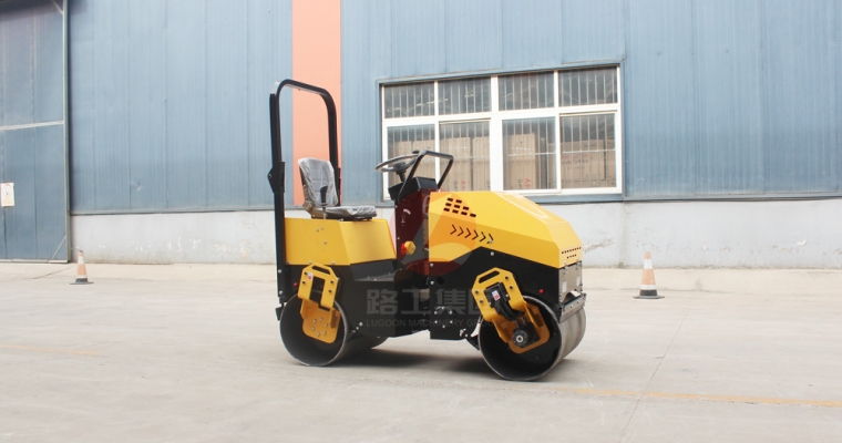 小型壓路機的詳細(xì)操作規(guī)程、技巧